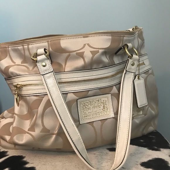 Coach Poppy Tote - Picture 4 of 7